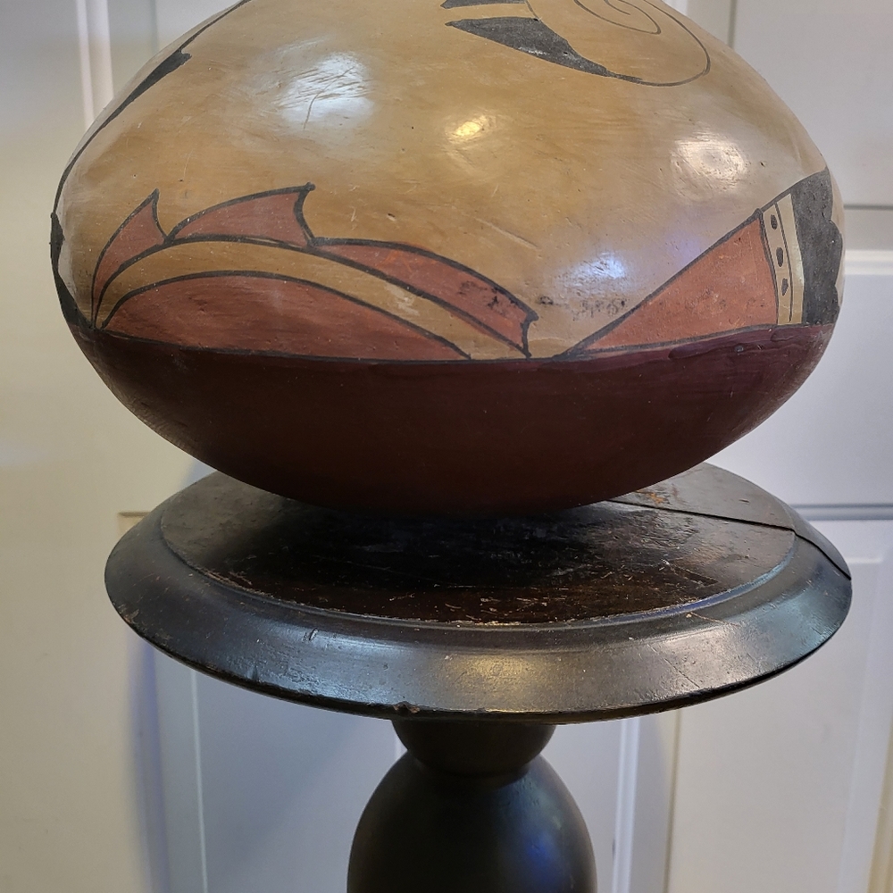 Vintage Southwestern Hand Made / Painted Pueblo Pottery 10"×12.5" - Picture 5 of 10